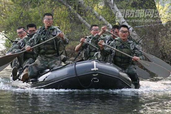 解放军学员赴美国西点军校比武 被评金牌队 解放军学员赴美国西点军校比武 被评金牌队