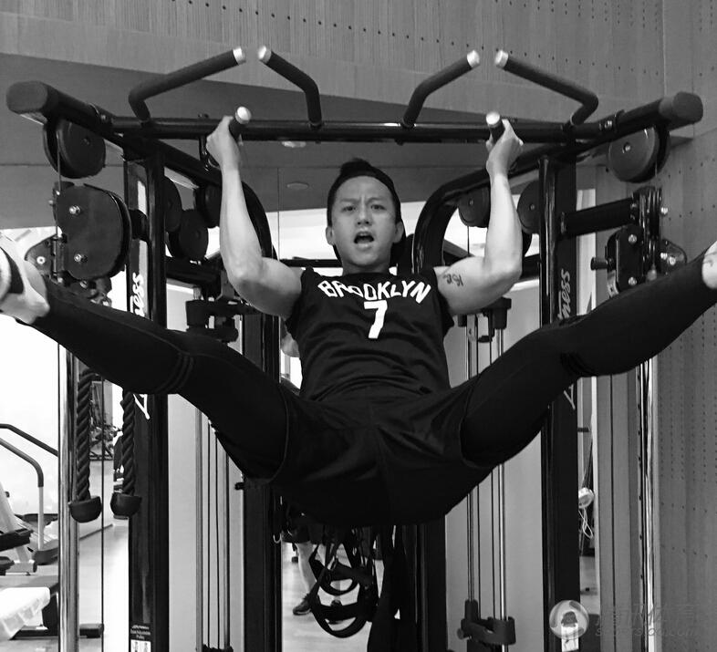 邓超亦是健身狂人 与郑恺鹿晗PK肌肉