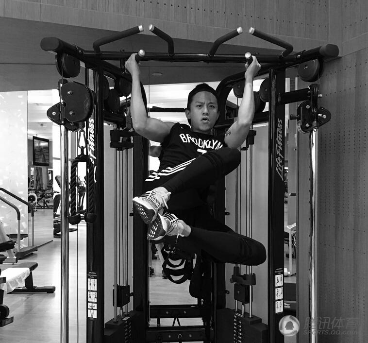 邓超亦是健身狂人 与郑恺鹿晗PK肌肉