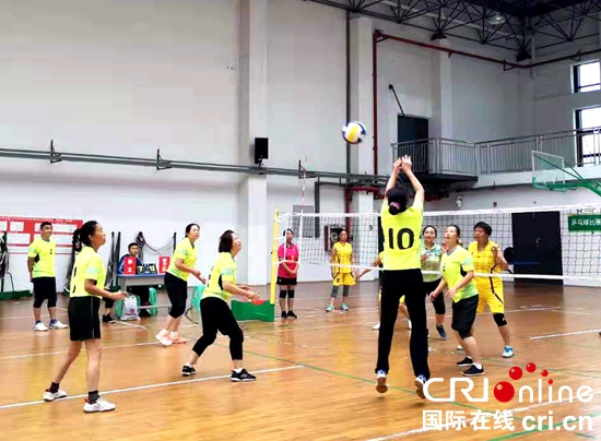 （在文中作了修改）贵州省第十届老年人气排球交流活动在安顺紫云举行