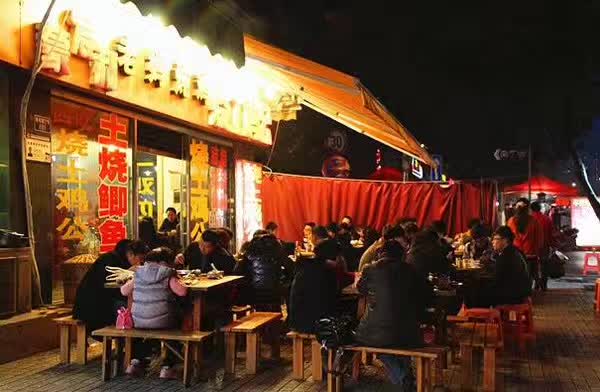 【环保视点专题 绿色美食 图文摘要】来重庆这些美食街 吃喝玩乐不停歇