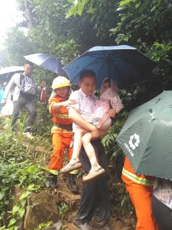 （在文中作了修改）贵州凯里：应急救援调度及时有序     500余名南花被困游客转危为安