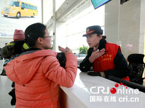 有困难找丹丹郑州火车站有个暖人心的丹丹服务岗