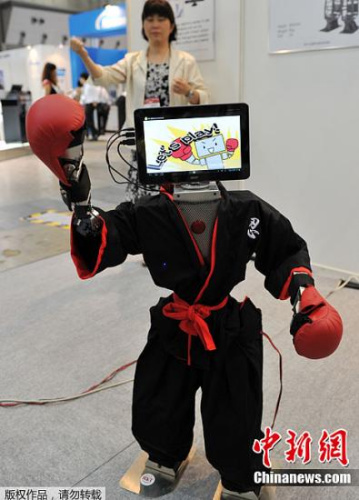日本要开“机器人王国”：它们掌勺歌舞全都会