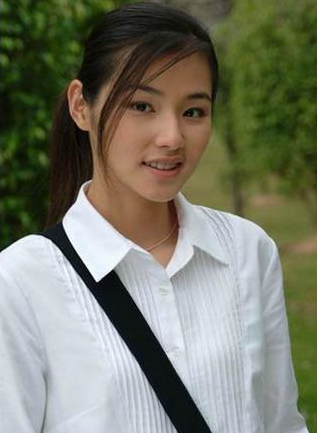 陈怡蓉在拍摄《薰衣草》的时候,就把自己的小胡子展露无遗 标签