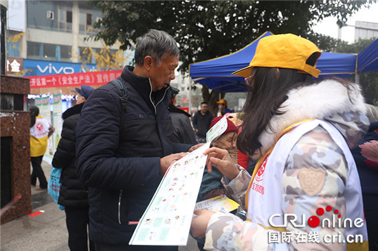 已过审【法制安全】双桥消防借国际志愿者日 为冬季防火支招