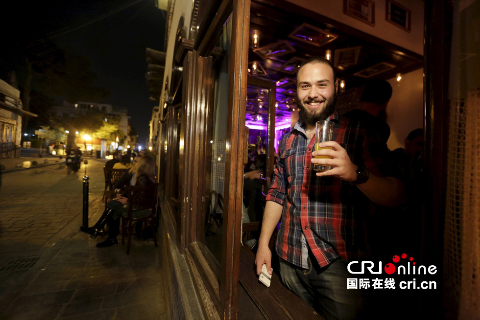 图片故事:叙利亚战乱中的夜生活