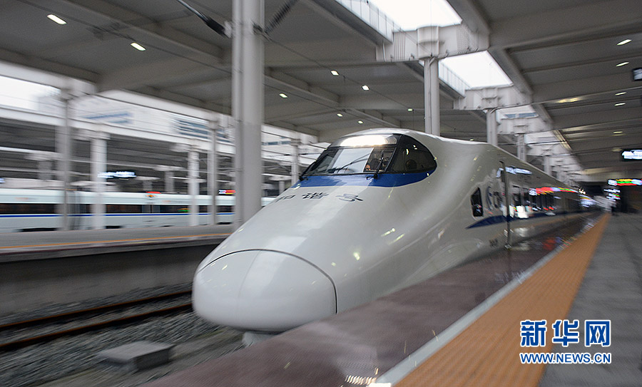 西成高铁全线开通 重庆至西安动车首发