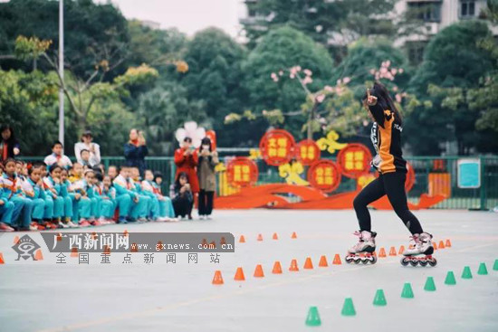 ［焦点图、八桂大地百色］2017"秀中国"校园轮滑公益行走进广西百色市