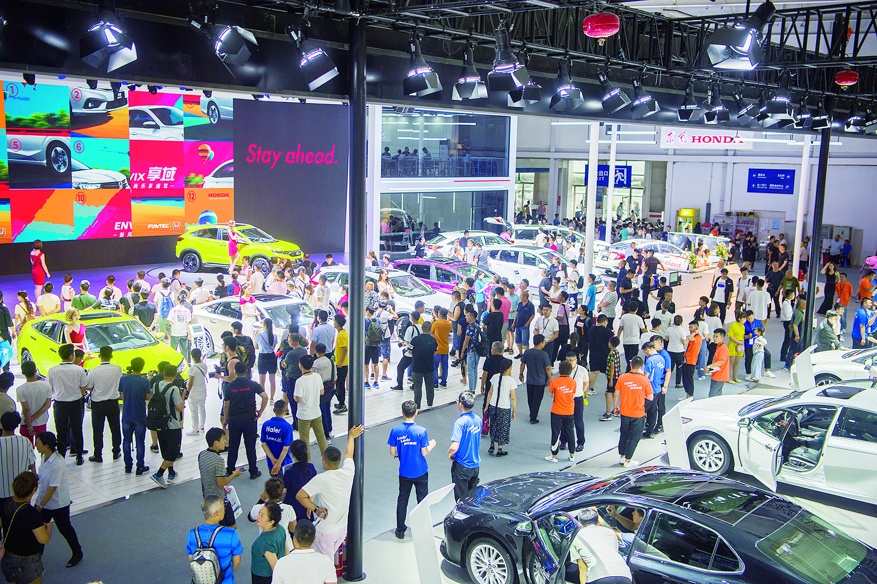 长春汽博会：3天20余万人次观展