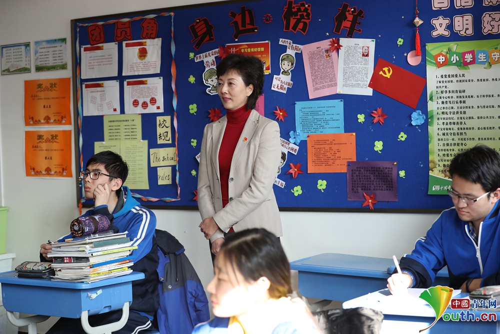 “无声主播”周晔：让听障学生发出美丽声波