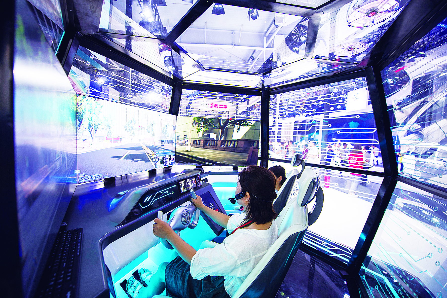 长春汽博会变身“前沿科技秀”