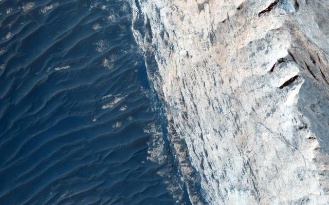 NASA觀測火星地貌：地表崎嶇起伏 色彩豐富多樣