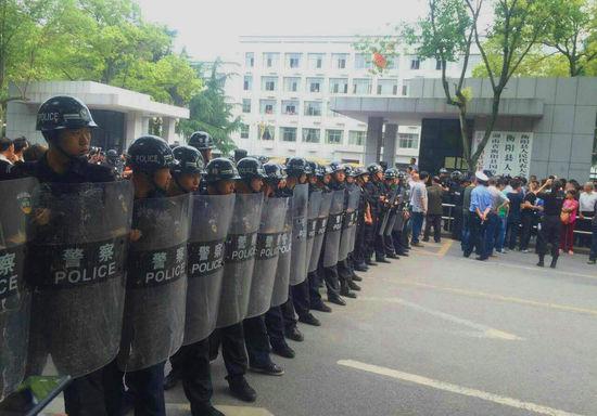 湖南衡陽縣回應城區部分教師集體上訪情況