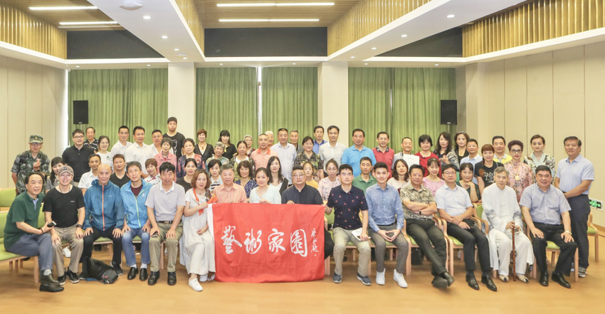 （供稿 公益列表 三吳大地南京 移動版）“急救互救暨藝術家進社區到‘家園’”公益活動在南京舉行（列表頁標題）“急救互救進社區到‘家園’”活動舉行