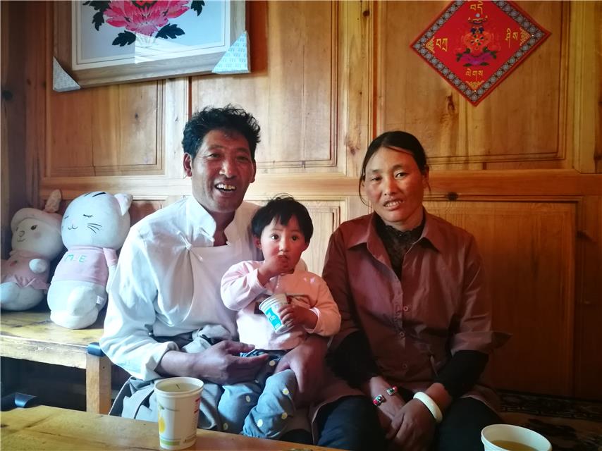 云南迪庆香格里拉市尼西乡幸福村：依靠生态旅游致富了，住户咧嘴笑了