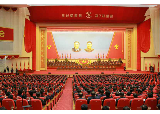 朝媒公布朝鲜劳动党七大会议现场图金正恩穿西装致辞组图