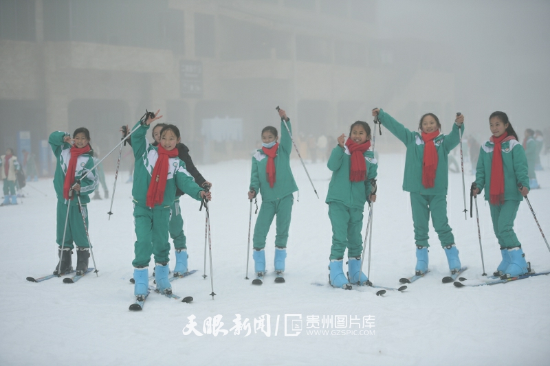 （中首）築夢冬奧丨六盤水：冰雪運動進校園