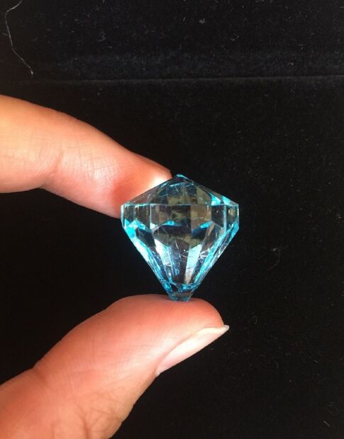 壕气！叶一茜母亲节收大礼 森蝶送了一颗好大的钻