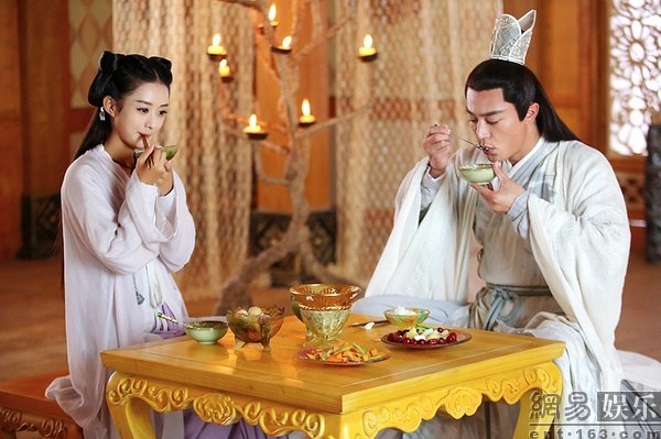 【赵丽颖——《花千骨》收割男神:霍建华】绝情殿里,师徒二人的日常