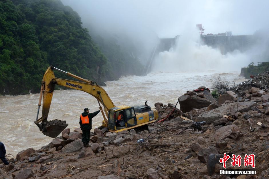 福建泰宁泥石流灾害现场 搜救全力进行