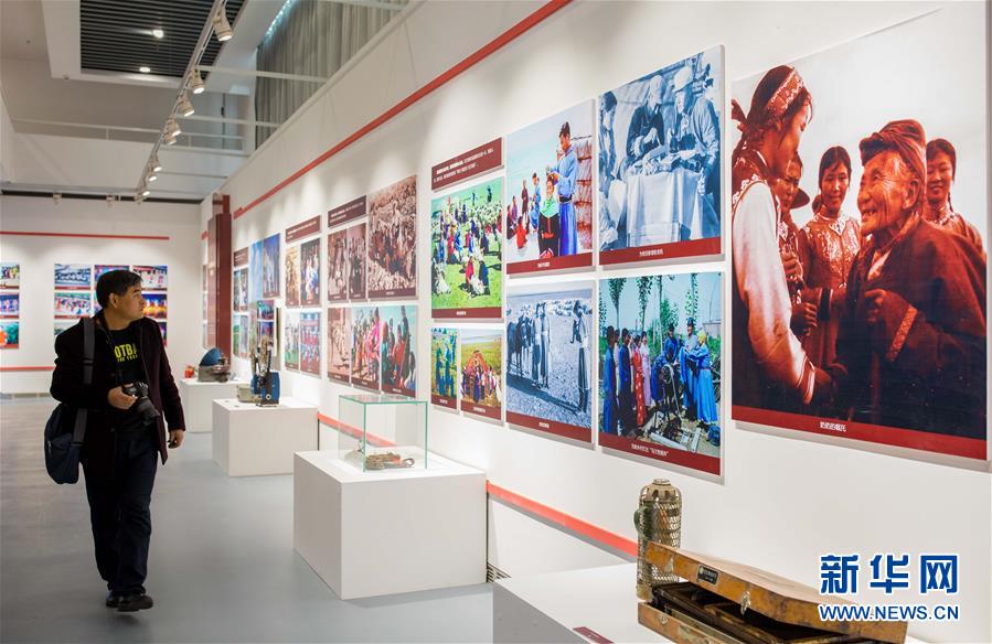 “红色文艺轻骑兵——乌兰牧骑建立60周年展”在呼和浩特展出