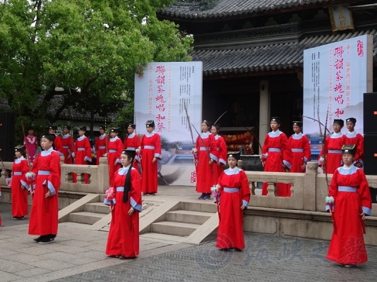 兩岸青年共聚文廟百人百聯(lián)書(shū)“熱詞”