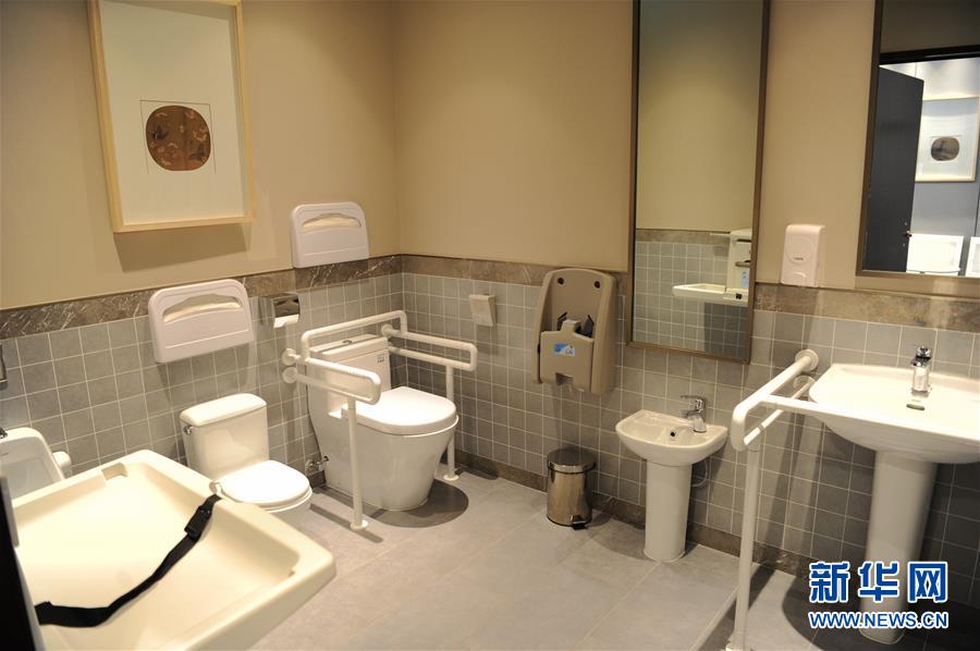 西安：“厕所革命”让公厕更有“科技范”和“人情味”