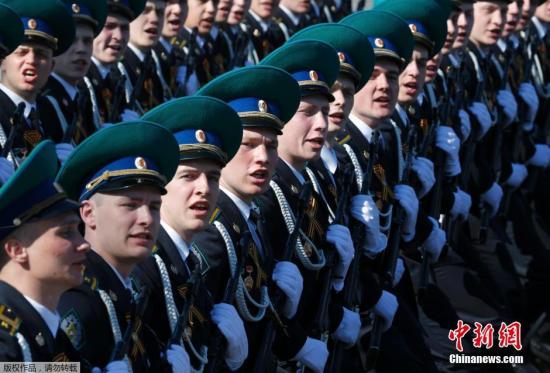 俄罗斯纪念卫国战争胜利71周年 红场阅兵式开始