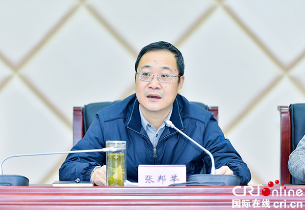 张邦举做十九大精神宣讲报告(摄影 廖志全)