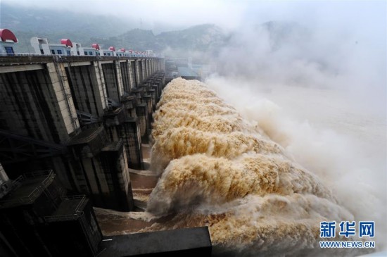 福建強(qiáng)降雨持續(xù)來(lái)襲 水口水電站全力以赴迎戰(zhàn)洪水