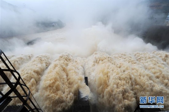 福建強降雨持續(xù)來襲 水口水電站全力以赴迎戰(zhàn)洪水