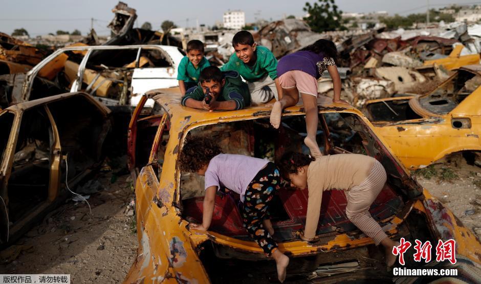 加沙地區戰爭廢墟成巴勒斯坦兒童“遊樂場”