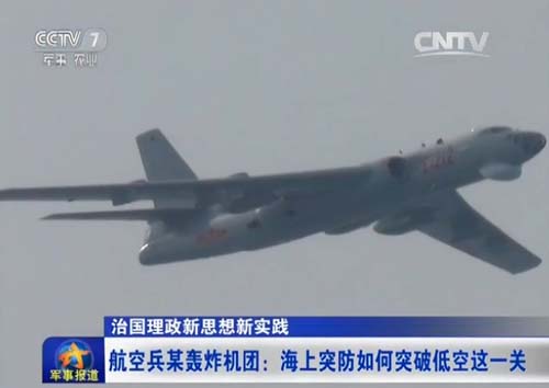 东海舰队轰炸机超低空掠海攻击海陆目标(图) 东海舰队轰炸机超低空掠海攻击海陆目标(图)