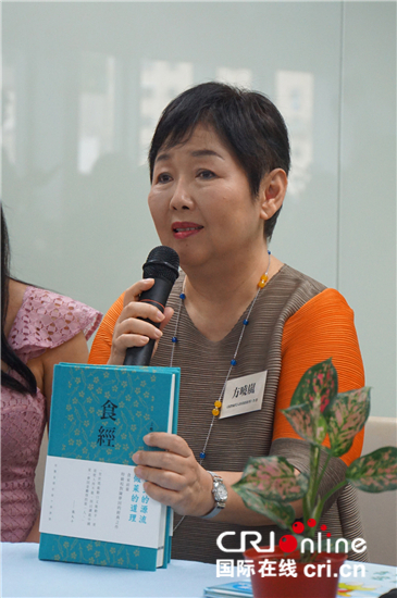 两代香港人传承中国饮食文化的故事——访香港畅销食谱作家方晓岚-国际在线