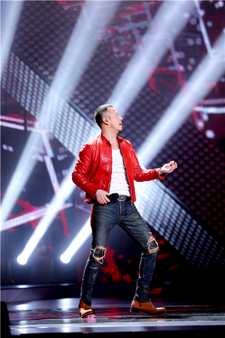 图片默认标题_fororder_杨坤火红皮衣登台