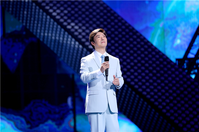 图片默认标题_fororder_费玉清现场全情投入