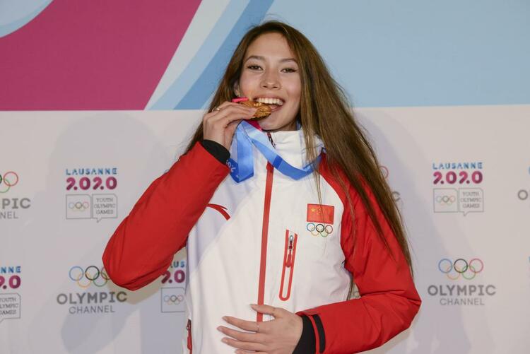 ນາງກູອ້າຍຫຼີງ ນັກກິລາສະກີຈີນທີ່ທັງງາມທັງເກັ່ງ_fororder_002