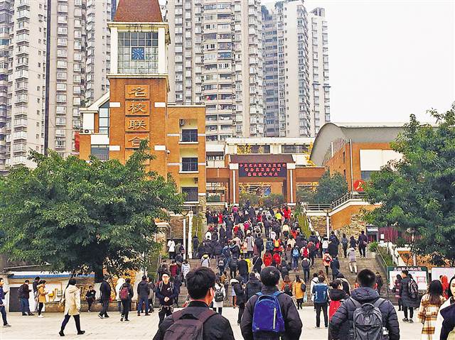 【要闻　标题摘要】重庆两万多人参加2018年国考