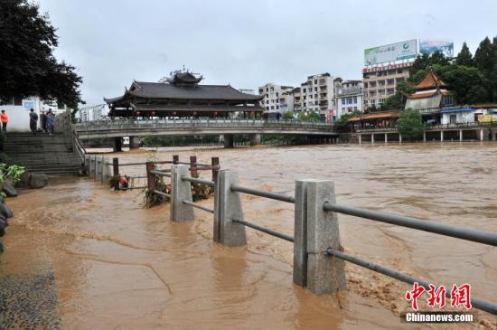 民政部：強降雨致江南華南西南等地76人死亡和失蹤