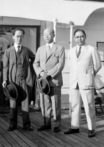 胡汉民、伍朝枢、孙科在轮船上