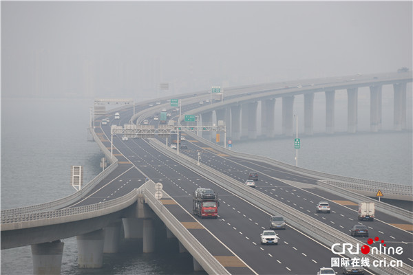 【我爱这片蓝色的国土】胶州湾大桥：从隔海相望到一步之遥