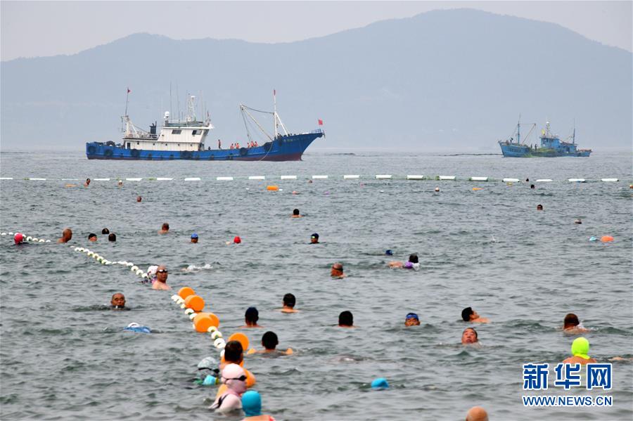 青島：清理海灘迎客來