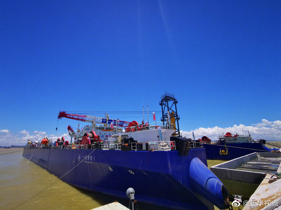 粤港澳大湾区超级工程完成首节沉管海底对接
