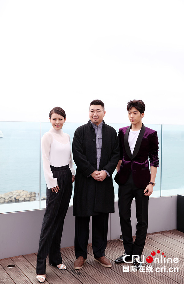 《盗墓笔记》戛纳首亮相 主创沙滩照曝光