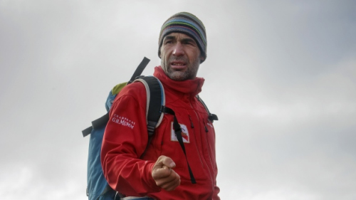 不可能的挑战：瑞士探险家欲360度环绕地球两极