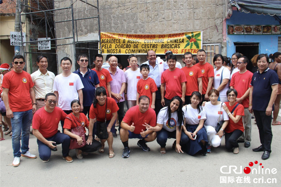 走进贫民窟——里约华侨举行圣诞送温暖活动(组图)