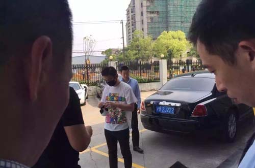 王思聪带美女买车 盘点王思聪的热门事件