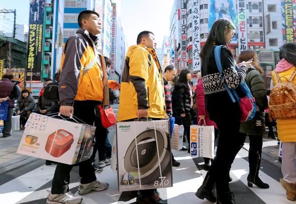 中国游客“爆买”助日本贸易5年来首顺差