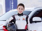 九球天后变冰雪女王 潘晓婷亮相冰城